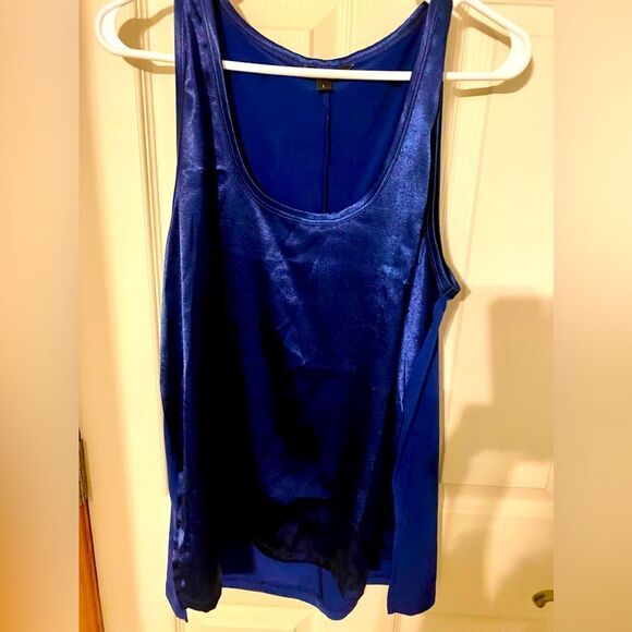 Beautiful tank top by Banana Republic in size large - Picture 1 of 1